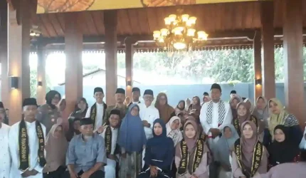 wisuda hafidz 2 santri rumah yatim arrahimah abu hurairah wabup indramayu